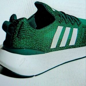 Adidas Swift Run 22 BRAND NEW NEVER WORN
